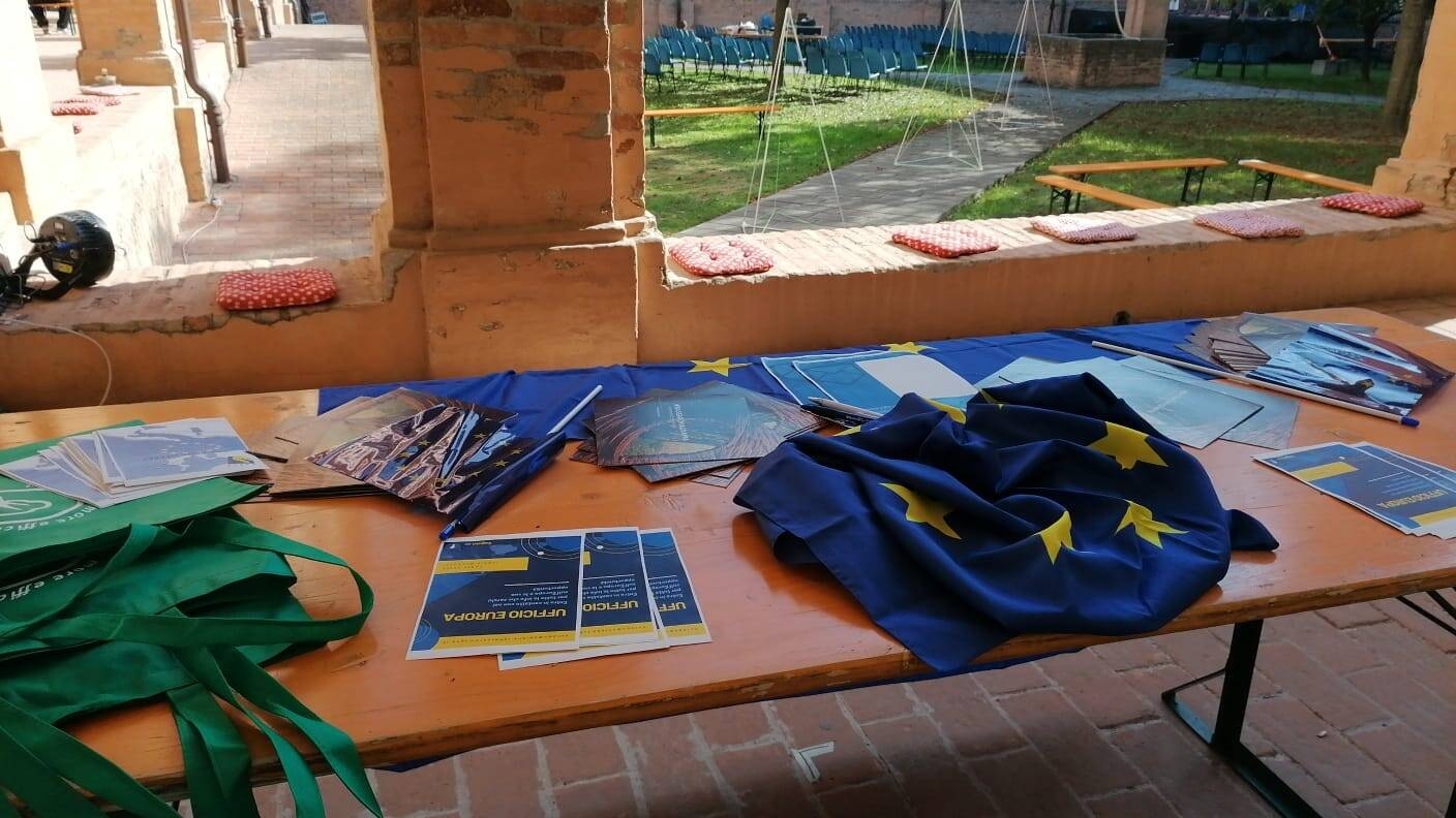 Immagine: Banchetto al Sonora Radio Fest di Bagnacavallo, settembre 2021