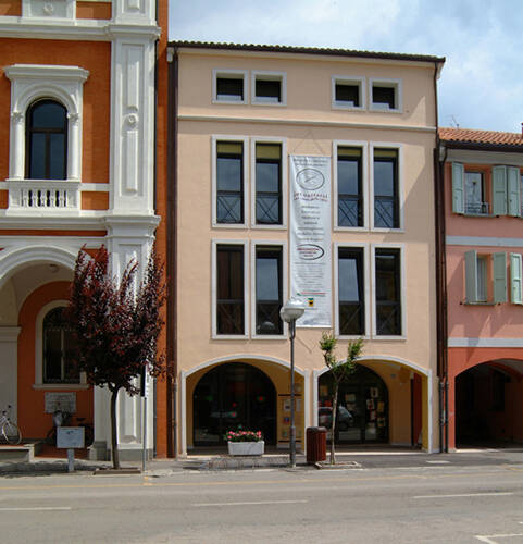 Facciata della biblioteca «Giovanna Righini Ricci»