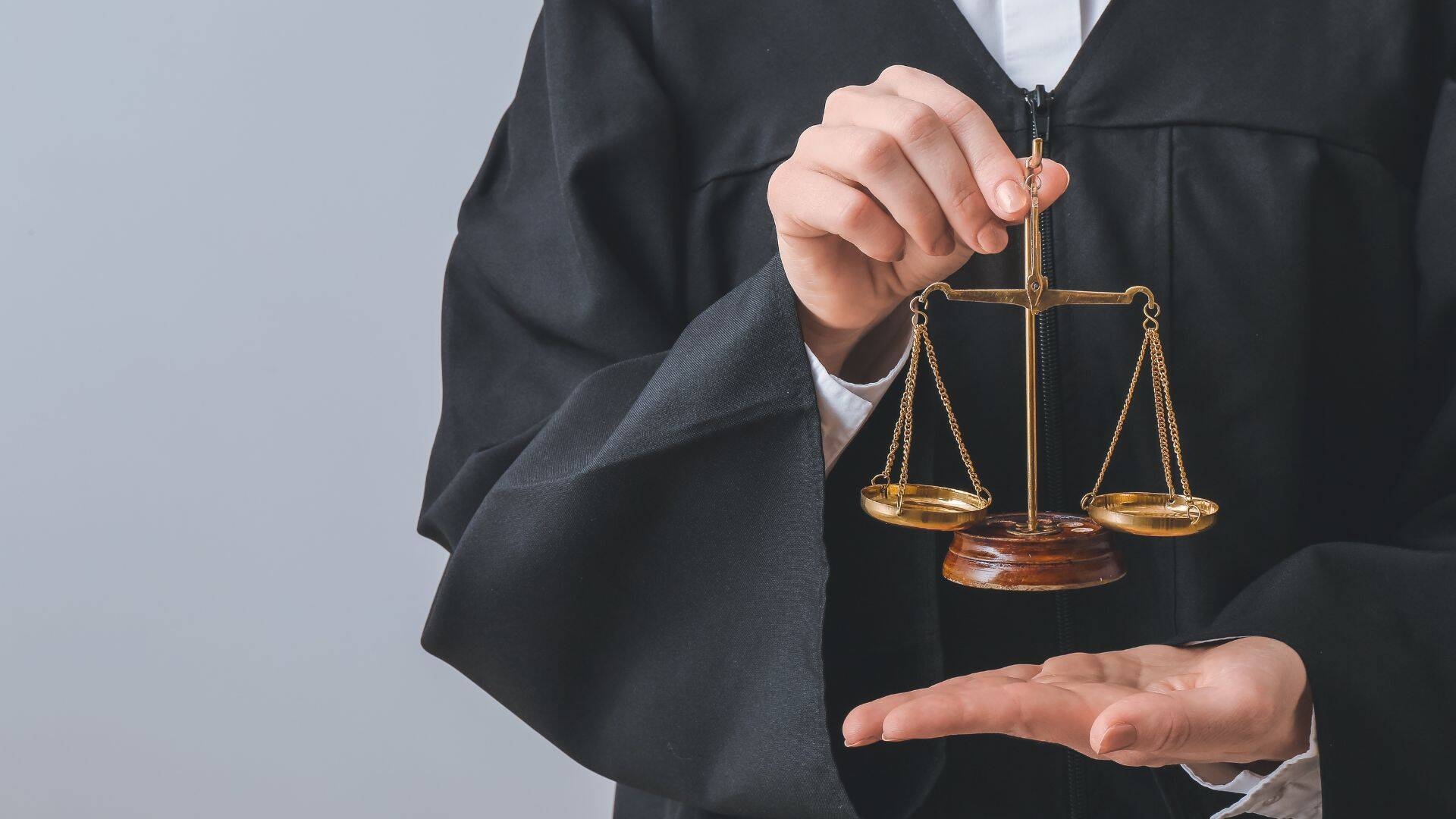 Ragazza per fare giudice popolare
