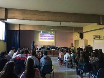 Gli studenti della scuola Gherardi raccontano il progetto Target Ce ai propri coetanei