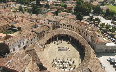 foto veduta dall'alto di Piazza Nuova a Bagnacavallo