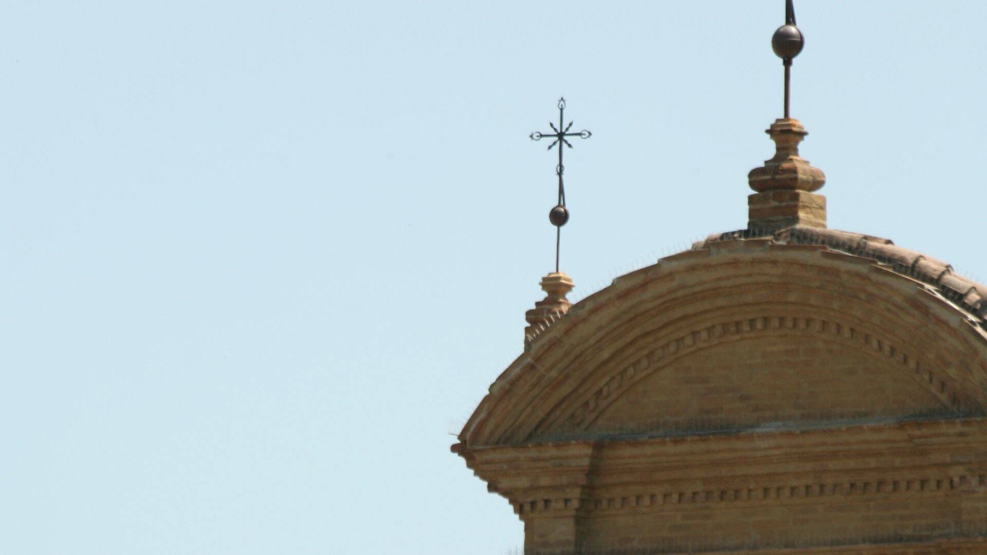 foto della chiesa in piazza Trisi