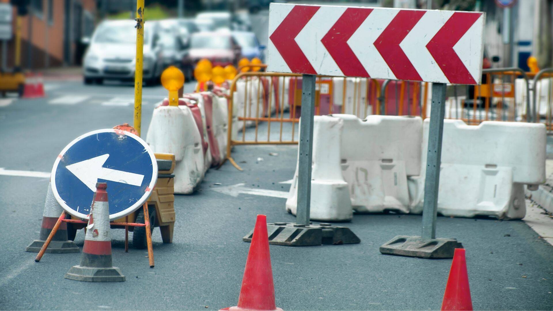 immagine di lavori in corso con la rispettiva segnaletica 
