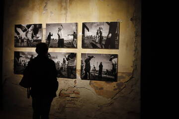 A Bagnacavallo due visite guidate speciali alla mostra «fa che sia un racconto»