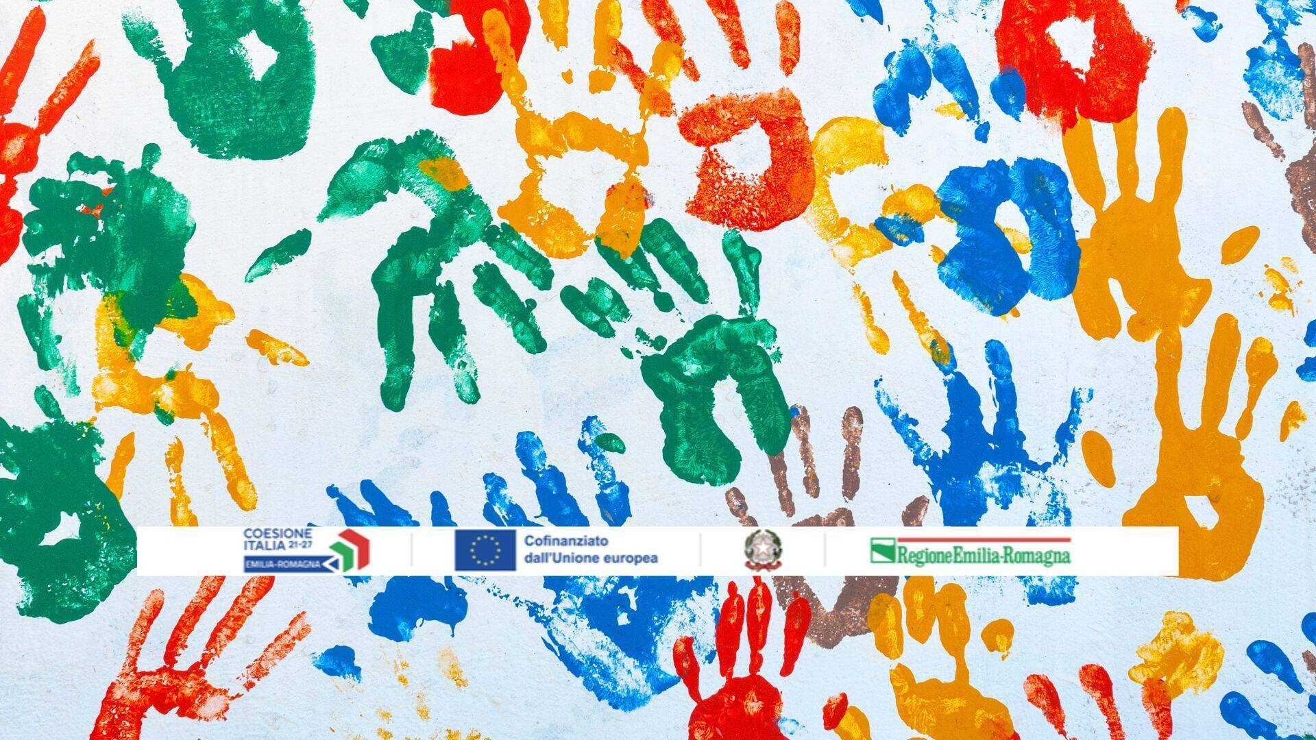 foto mani colorate vernice